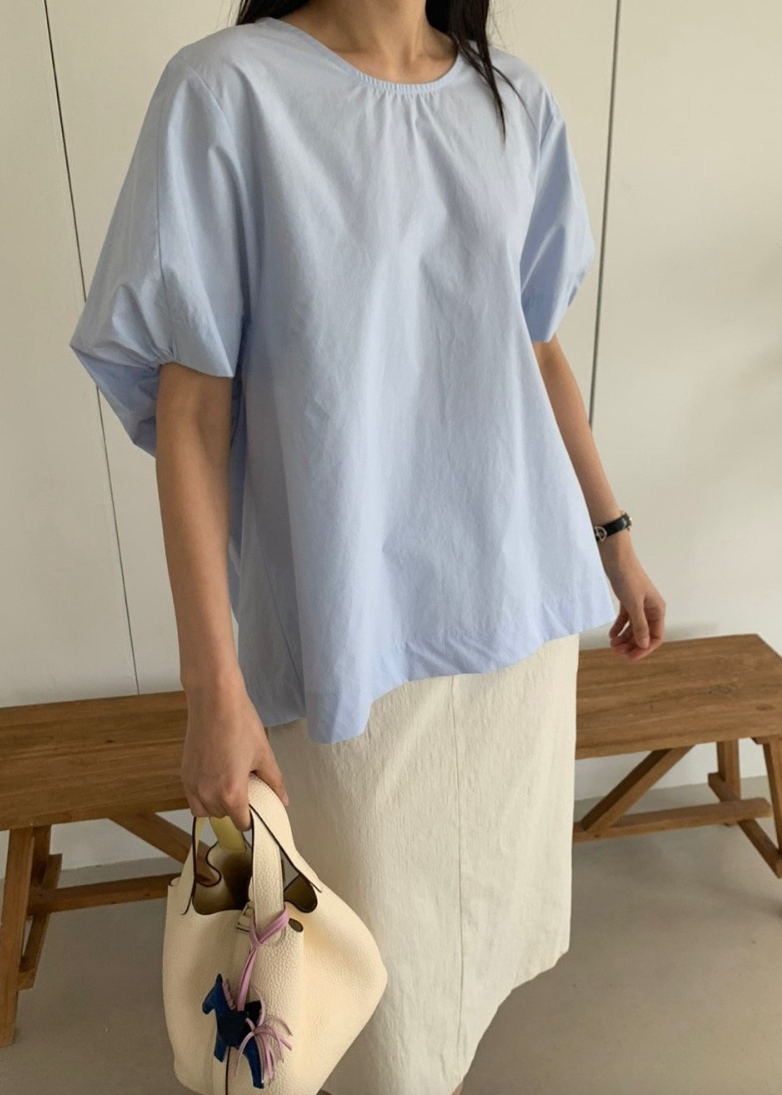 Over-fit balloon blouse