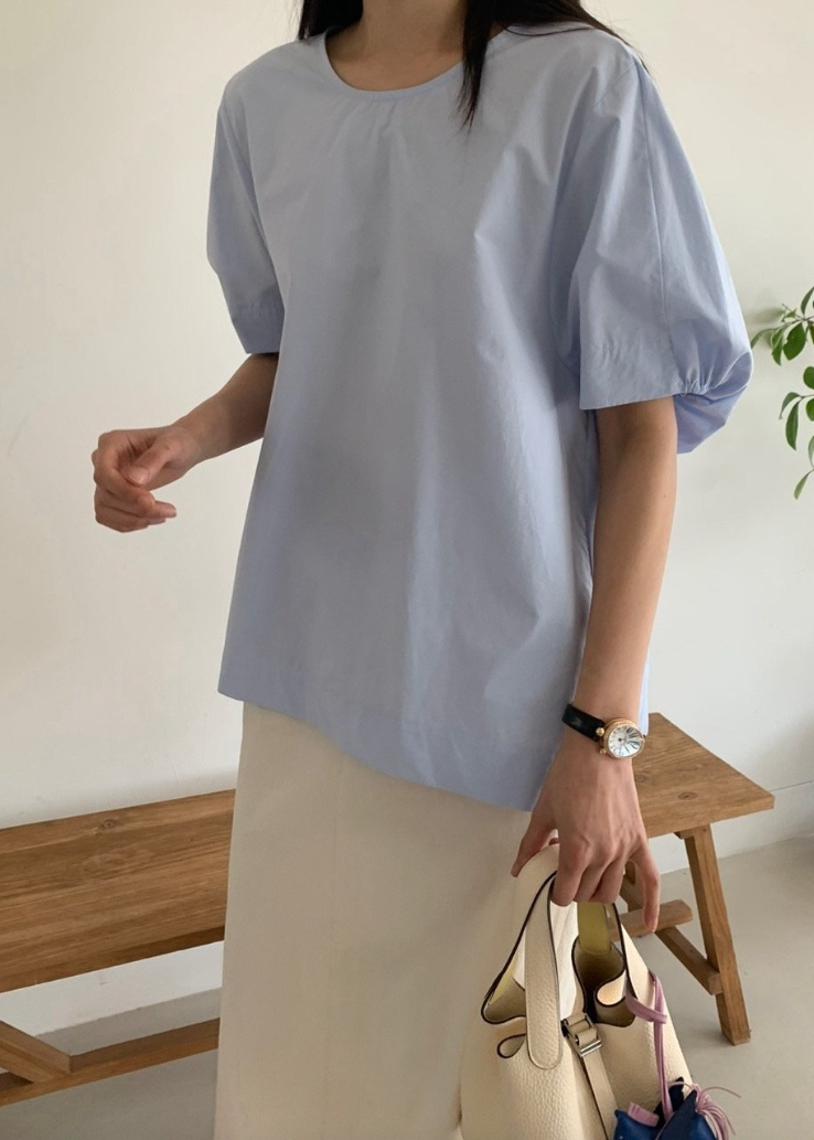 Over-fit balloon blouse