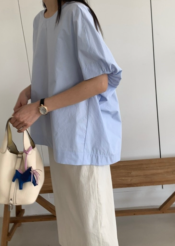 Over-fit balloon blouse