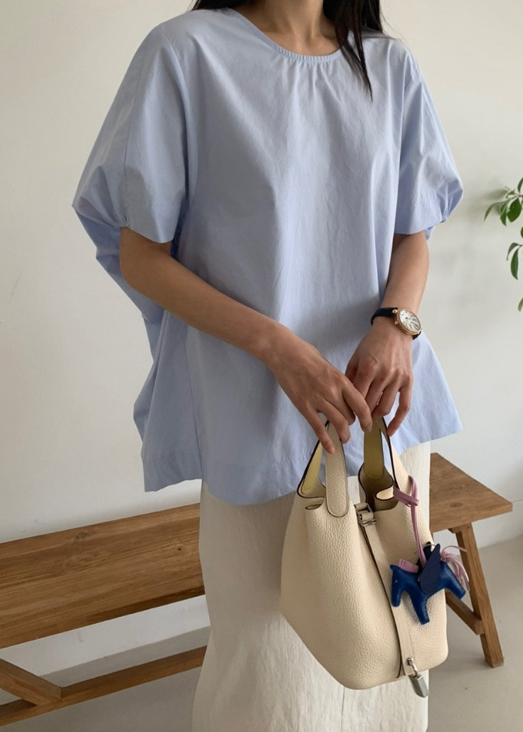 Over-fit balloon blouse