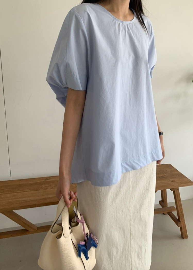 Over-fit balloon blouse