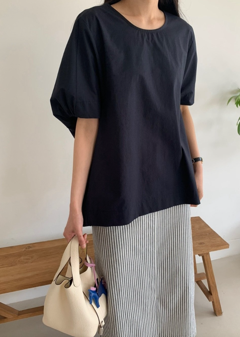 Over-fit balloon blouse