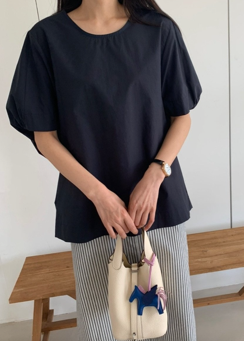 Over-fit balloon blouse