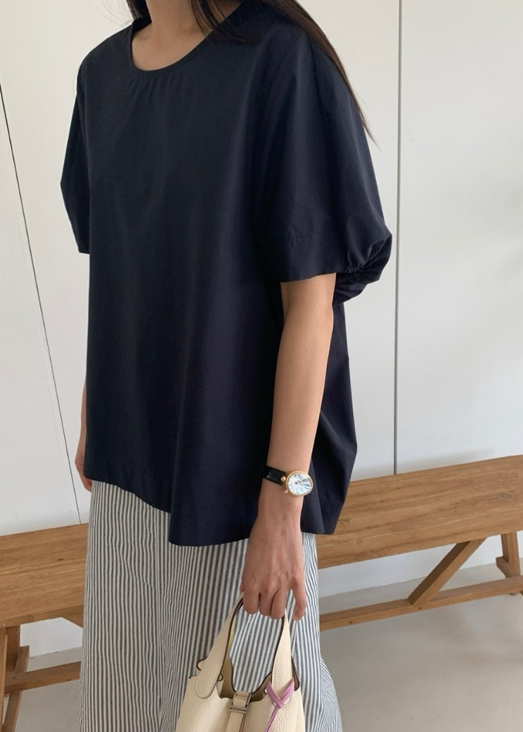 Over-fit balloon blouse