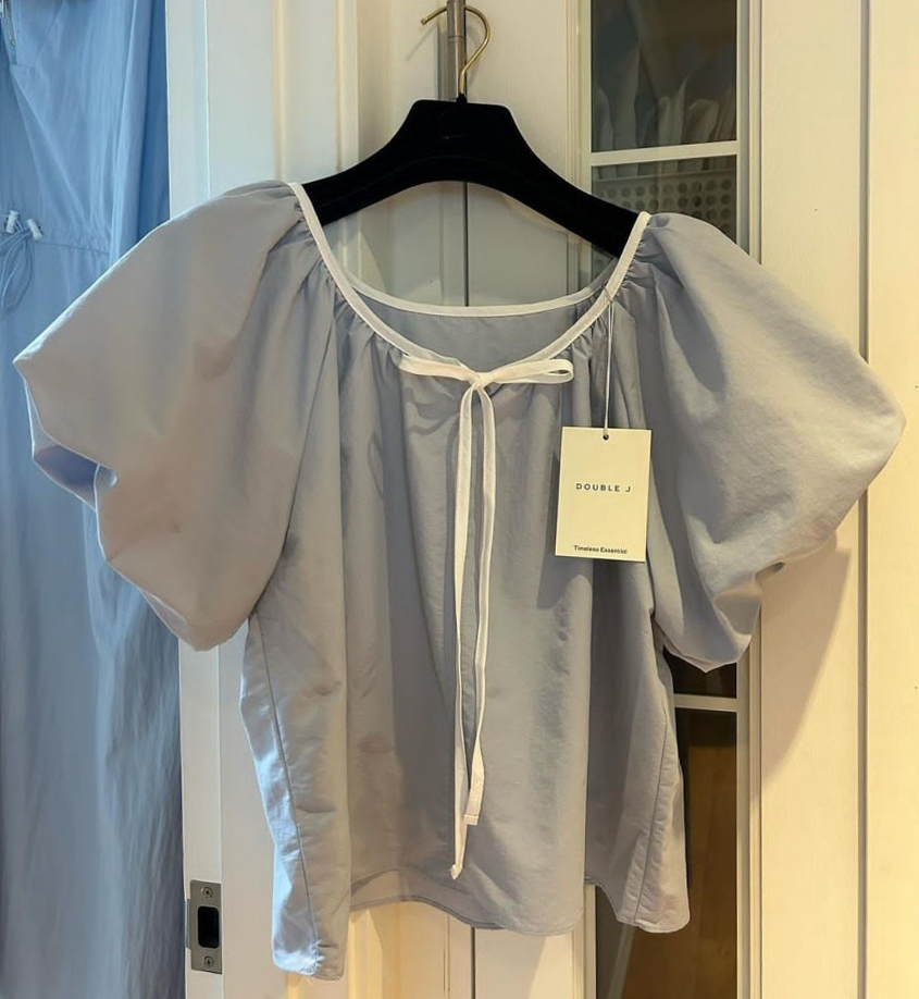 Ribbon puff blouse
