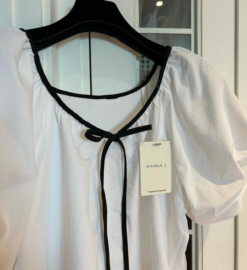 Ribbon puff blouse