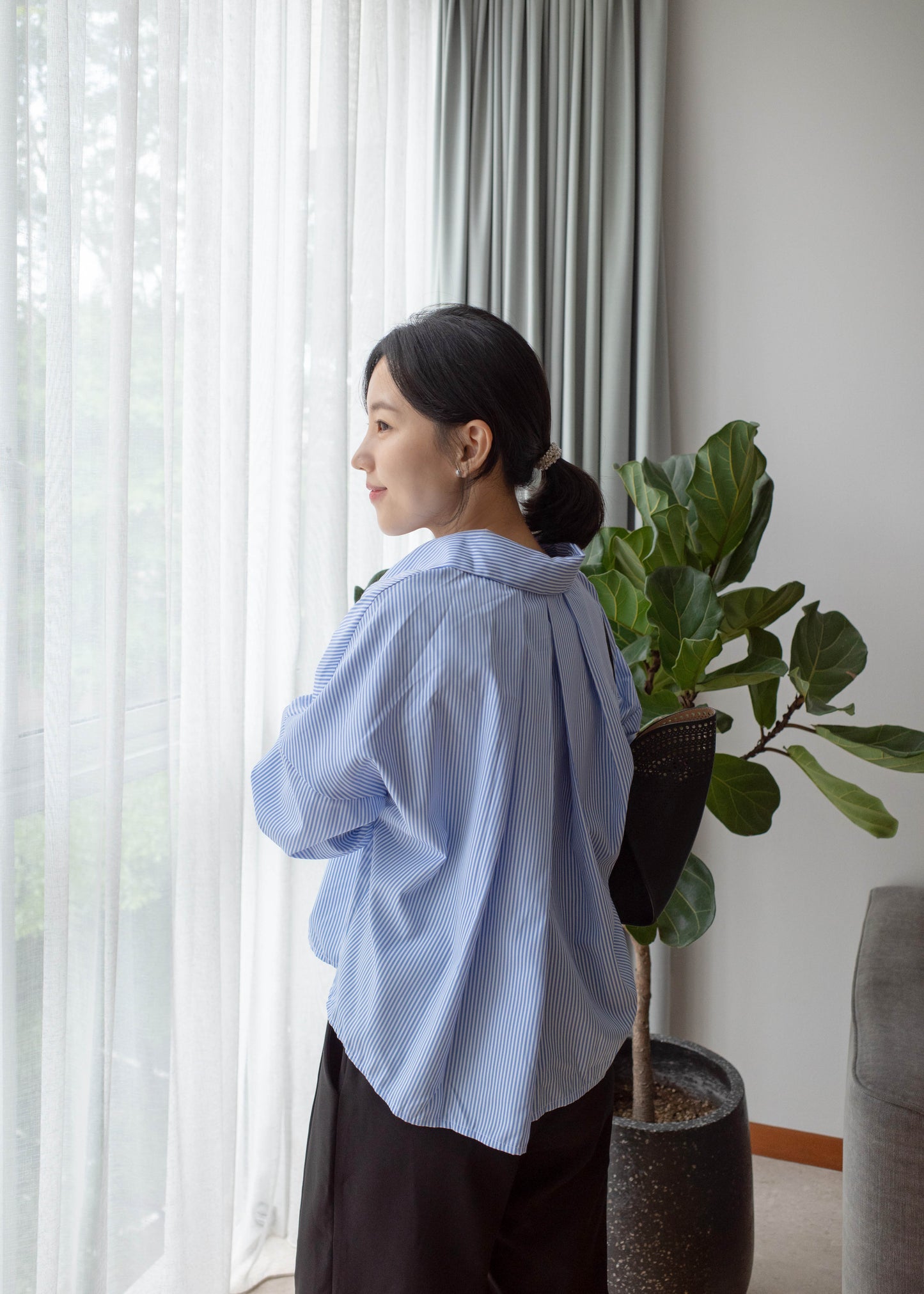 Back pleated shirt