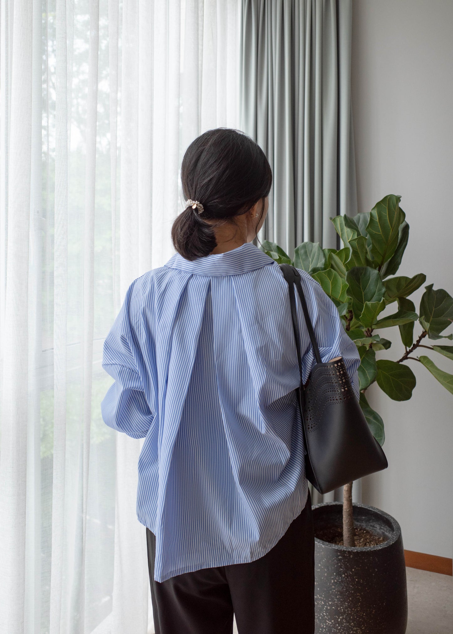 Back pleated shirt