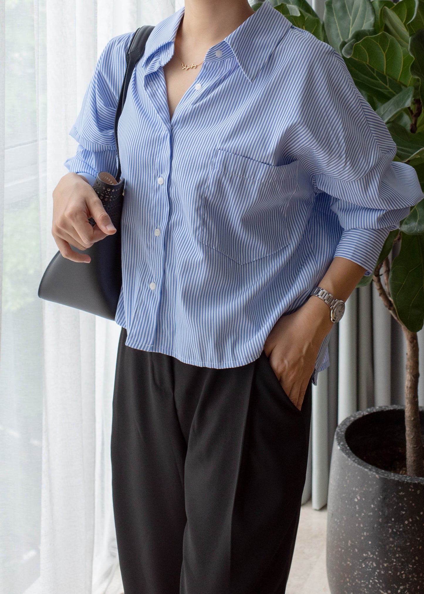 Back pleated shirt