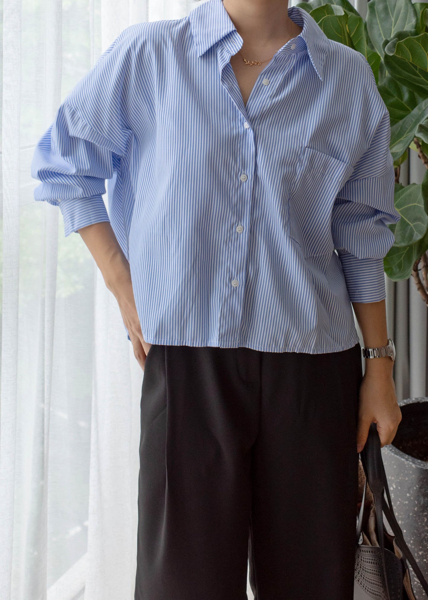 Back pleated shirt