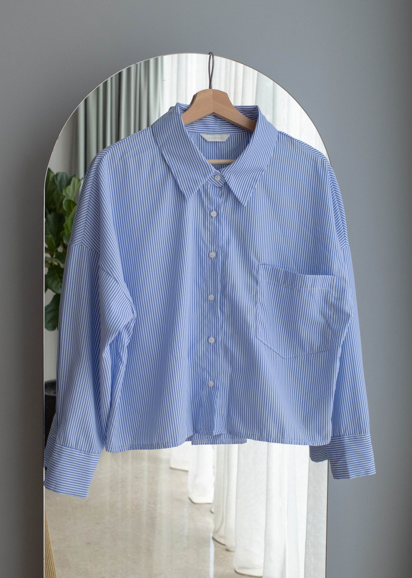 Back pleated shirt