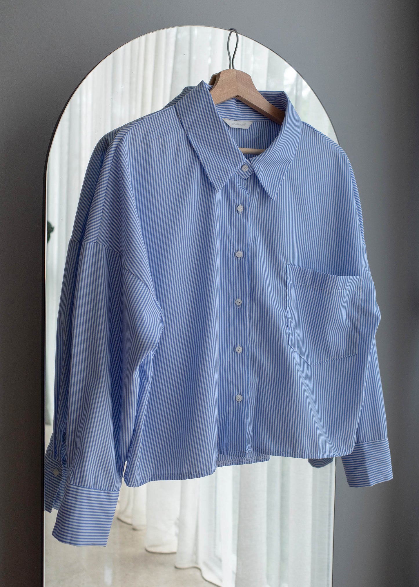 Back pleated shirt