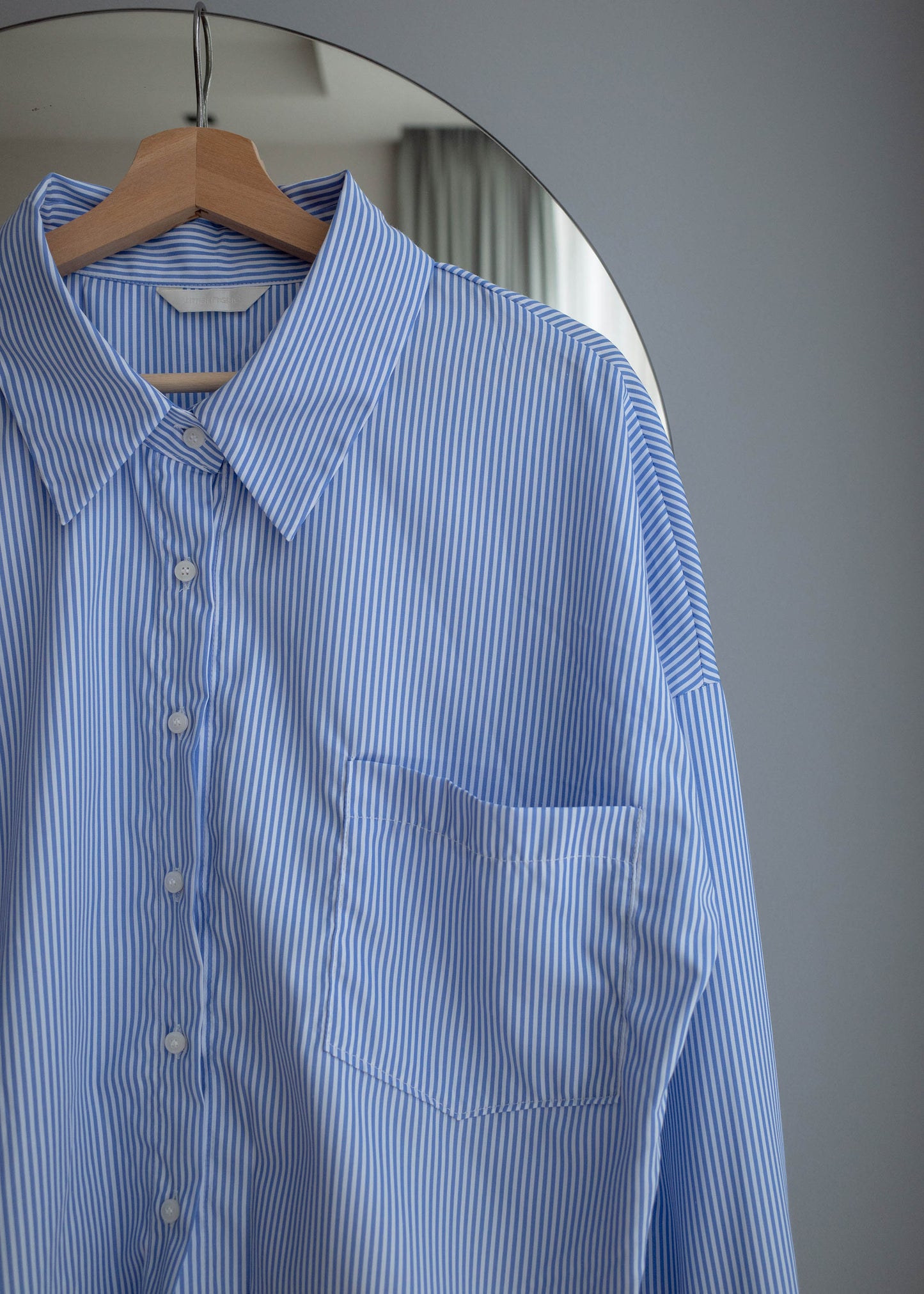 Back pleated shirt