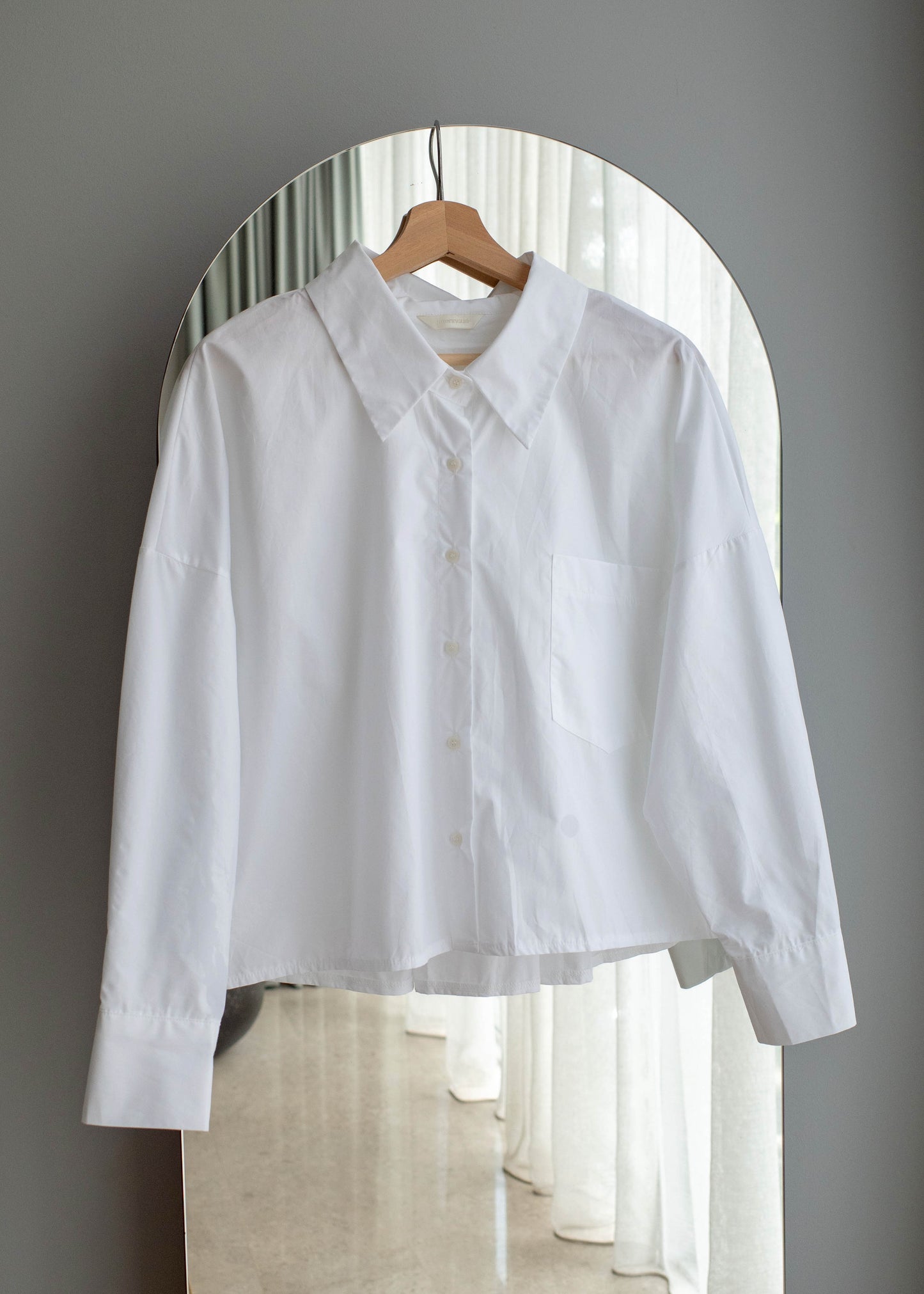 Back pleated shirt
