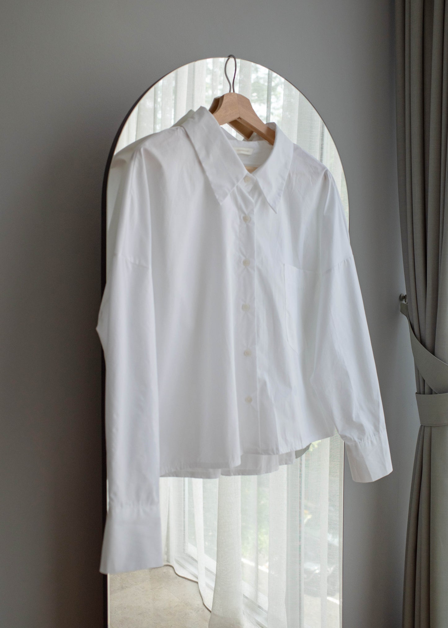 Back pleated shirt