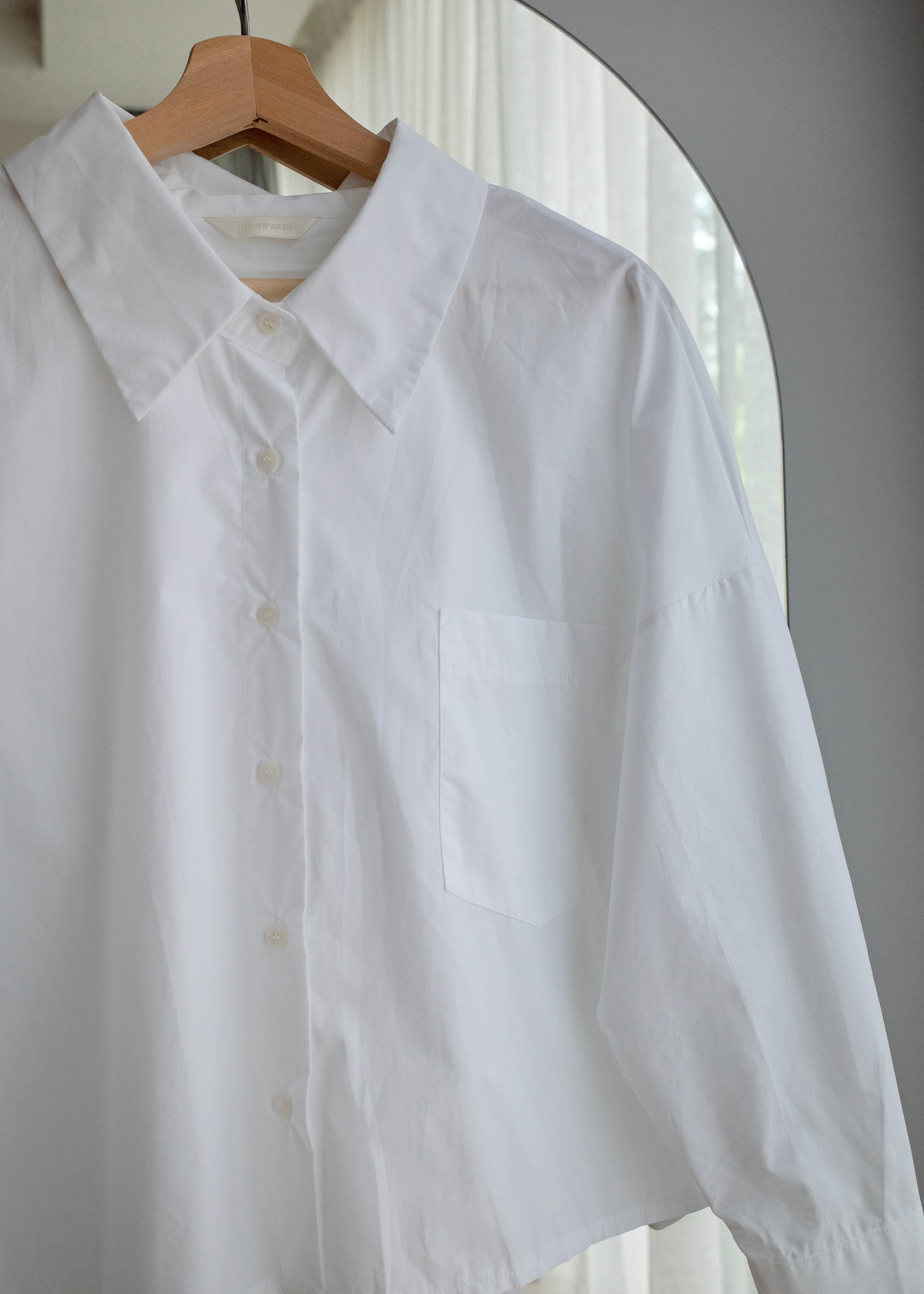 Back pleated shirt