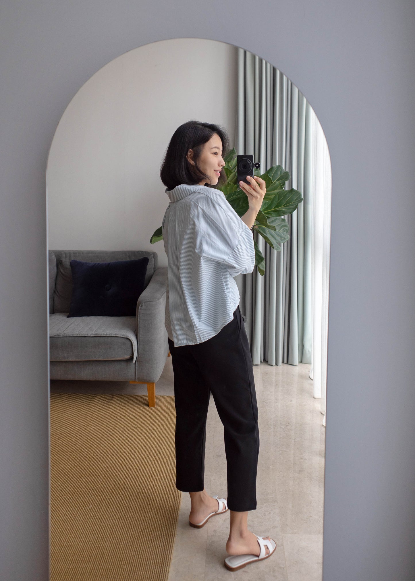 Back pleated shirt