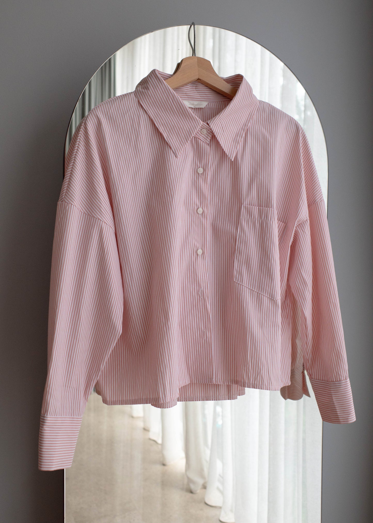 Back pleated shirt