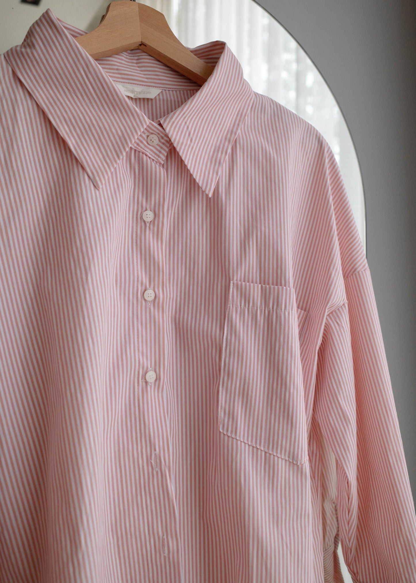 Back pleated shirt