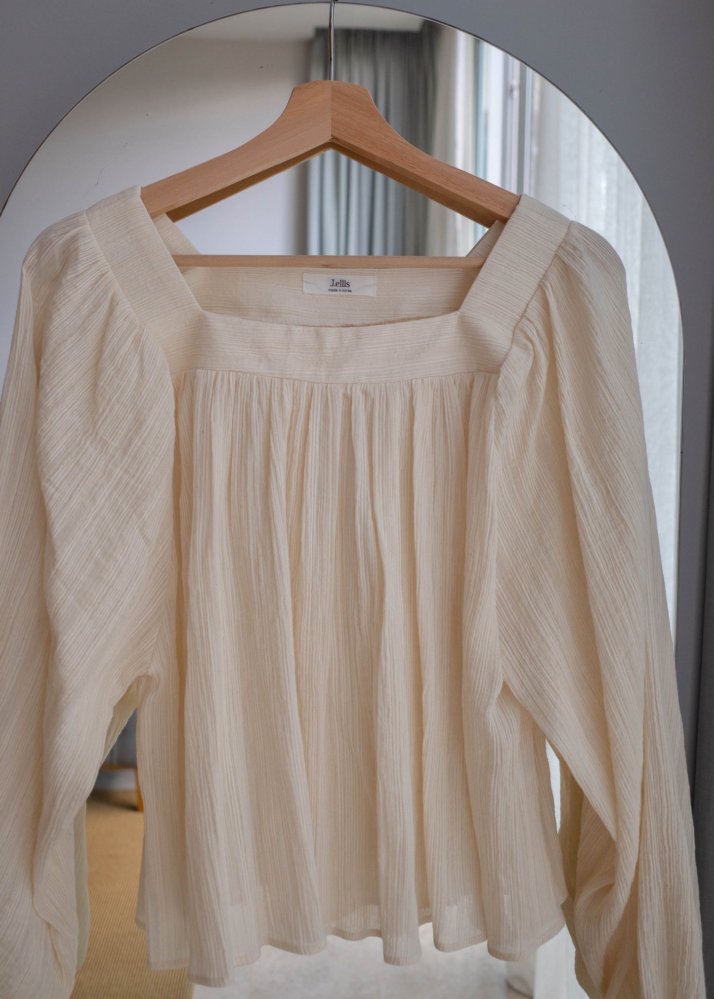 Balloon square neck blouse