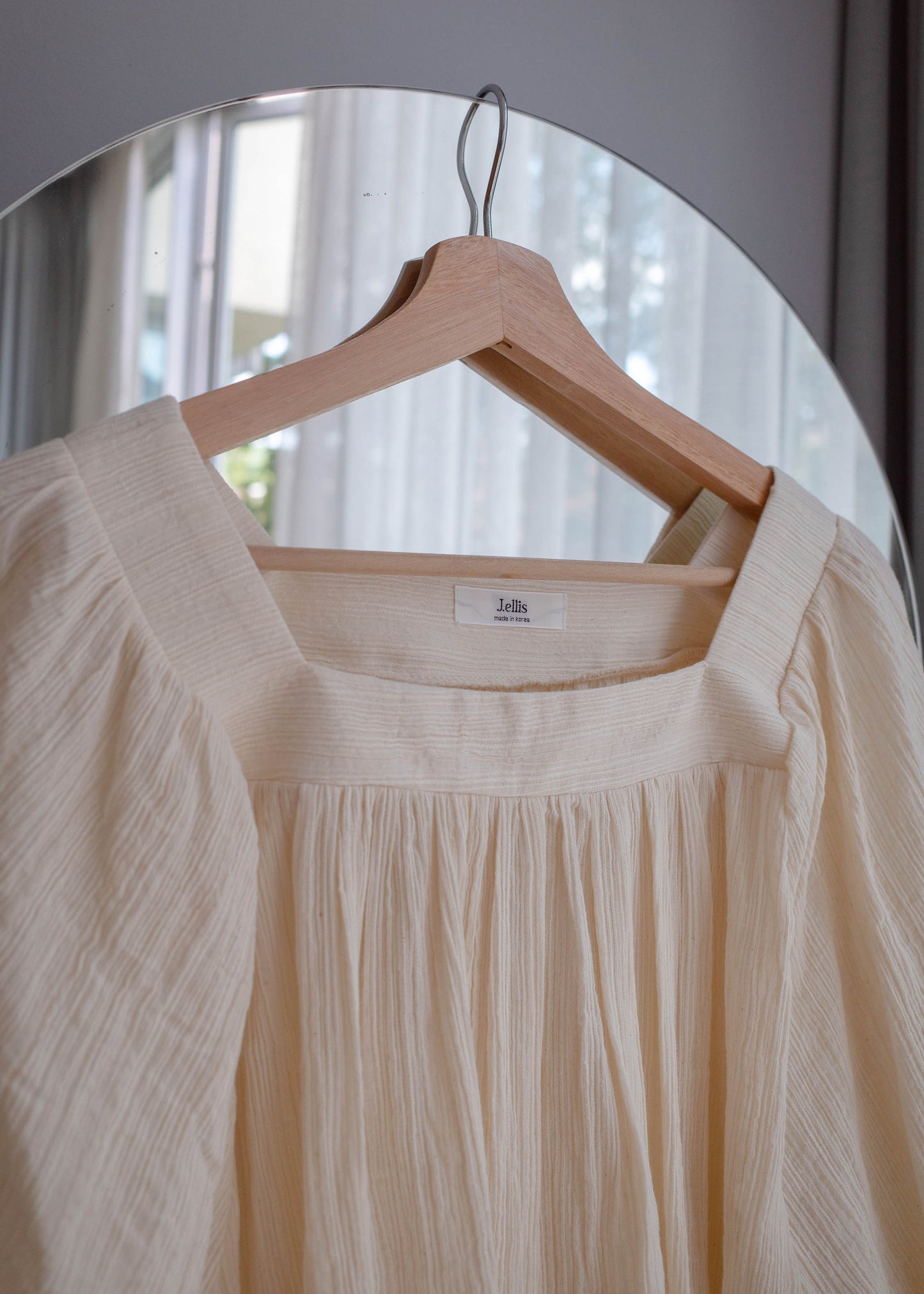 Balloon square neck blouse