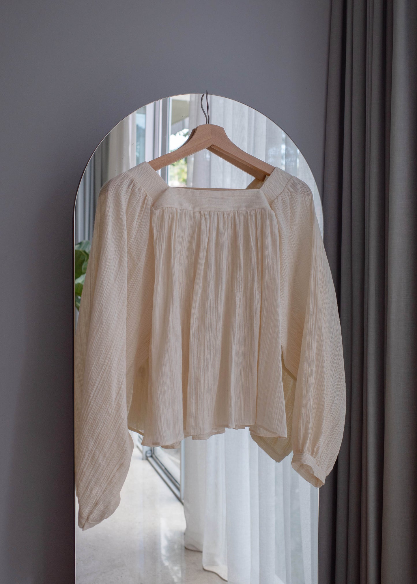 Balloon square neck blouse