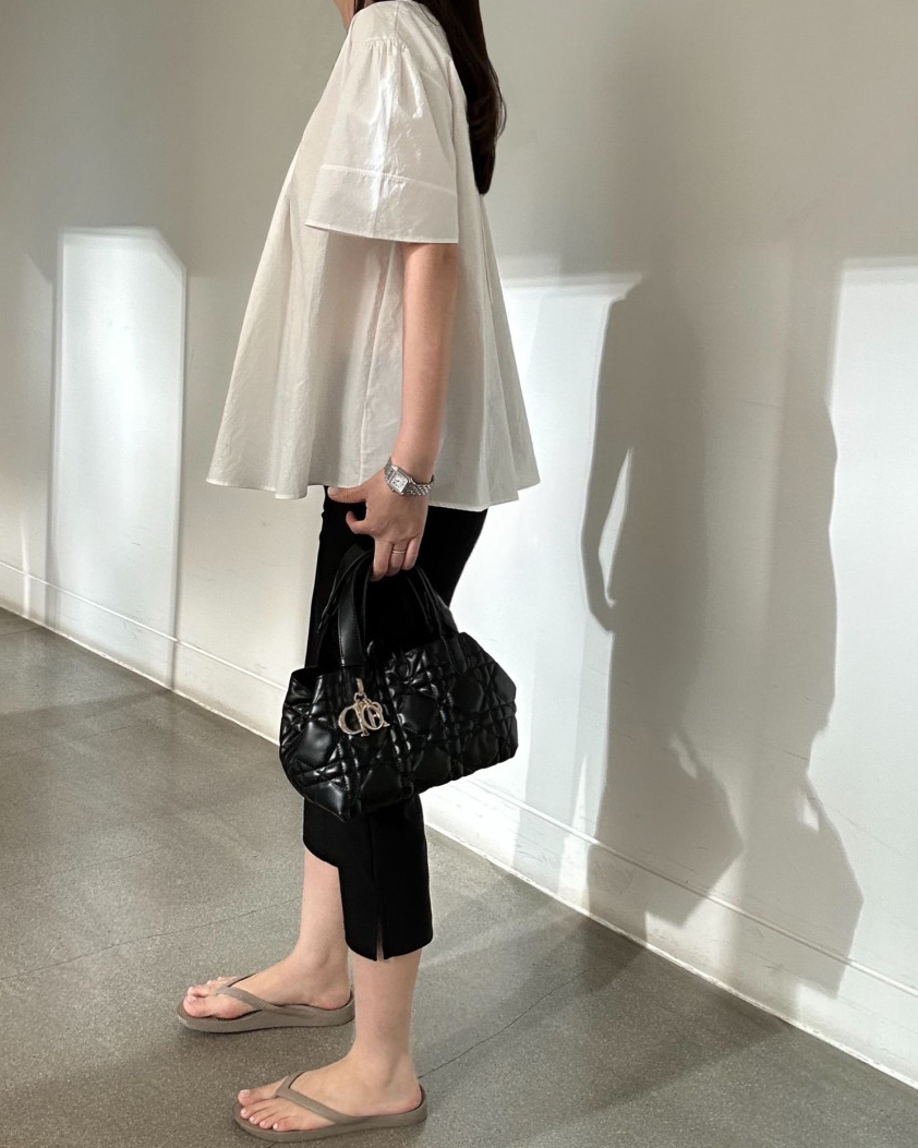 Puff sleeves blouse