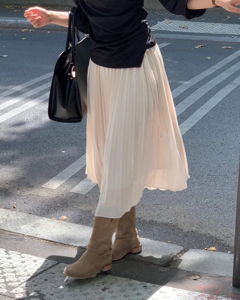 Accordion pleats skirt