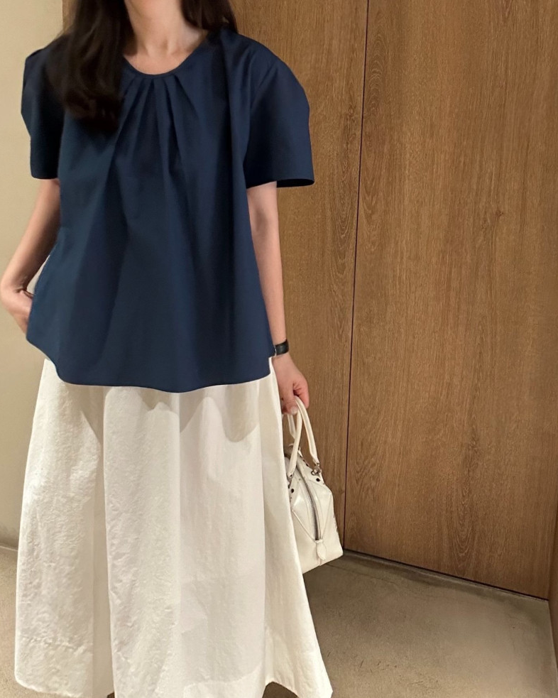 Puff sleeves blouse