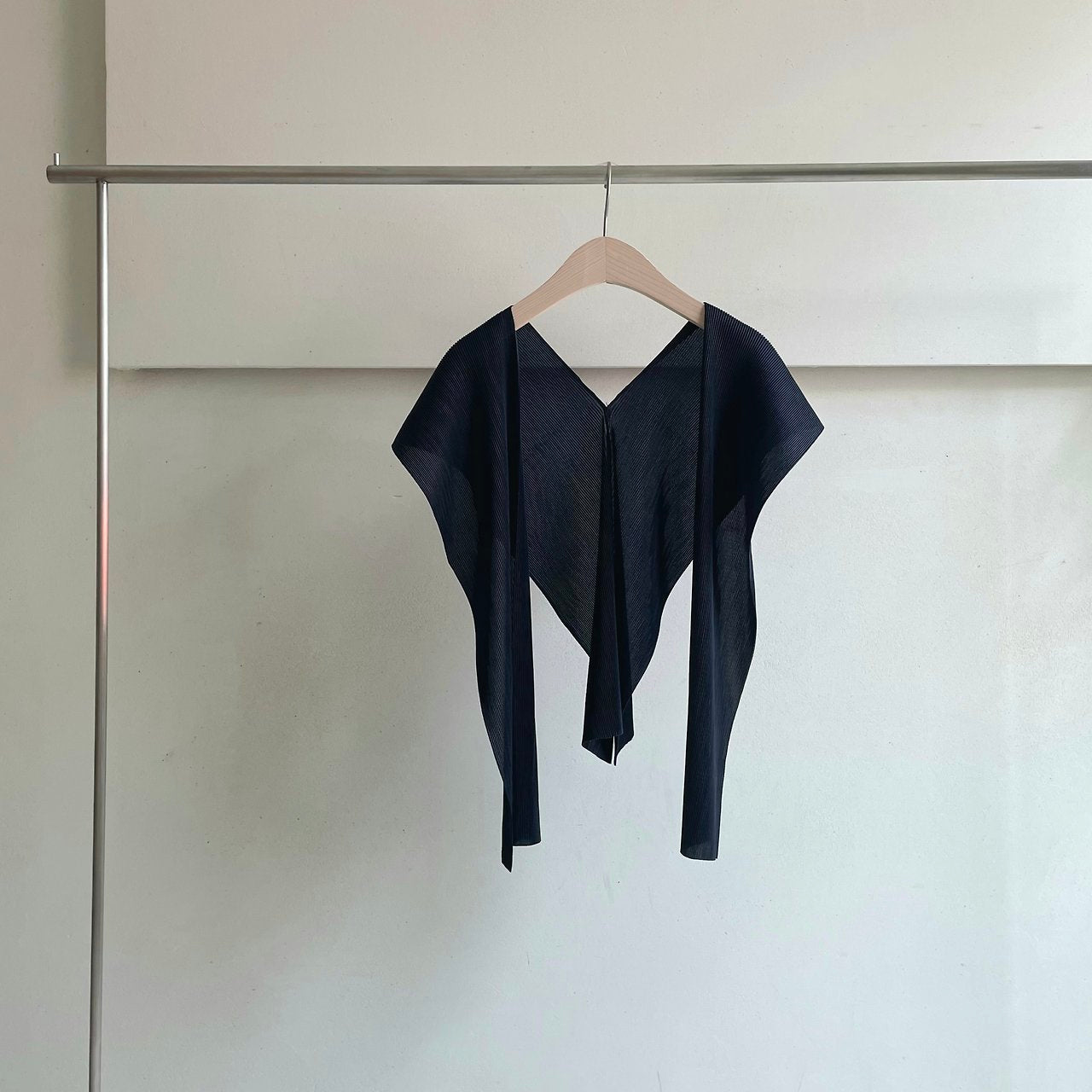 Shawl set pleats blouse