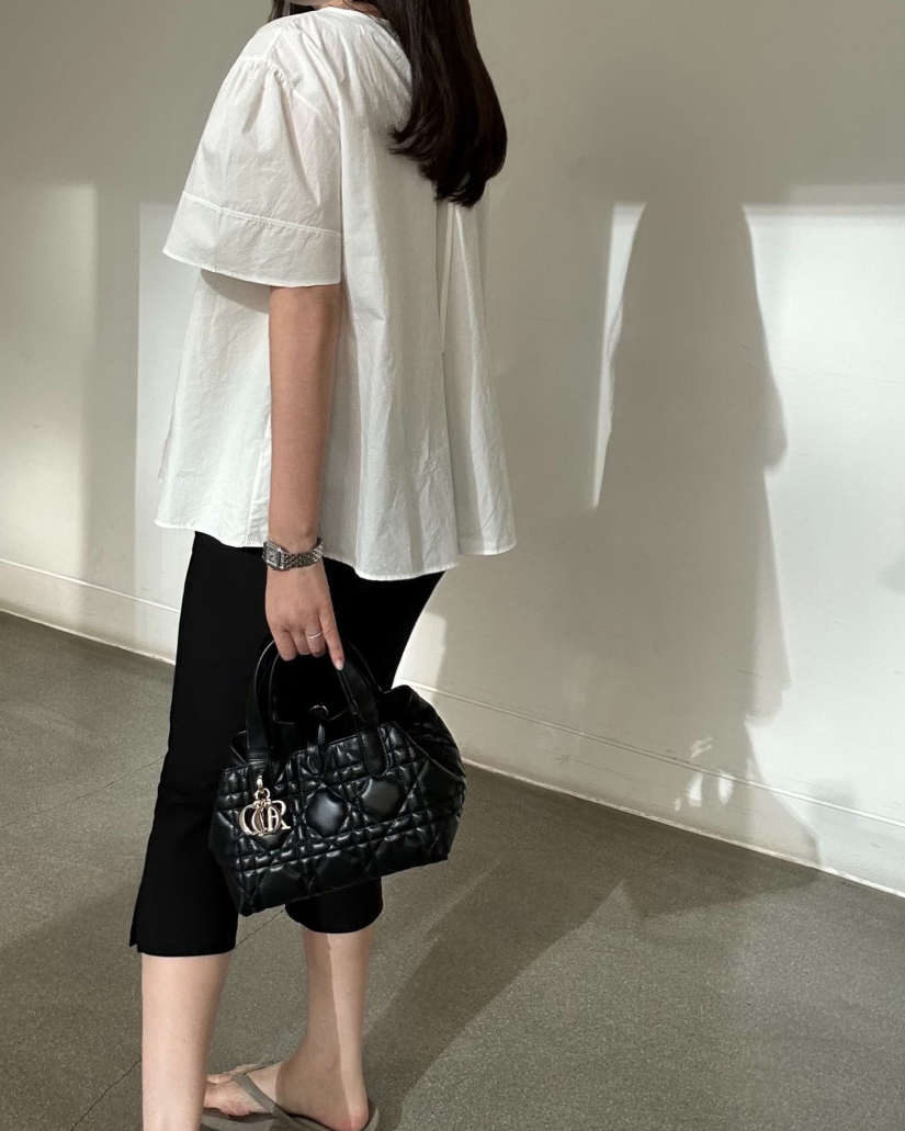 Puff sleeves blouse