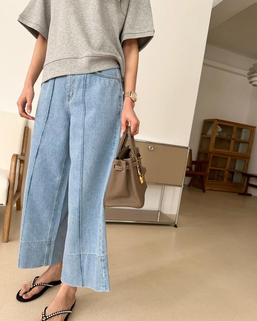 Light denim Pintuck Straight Leg Jeans
