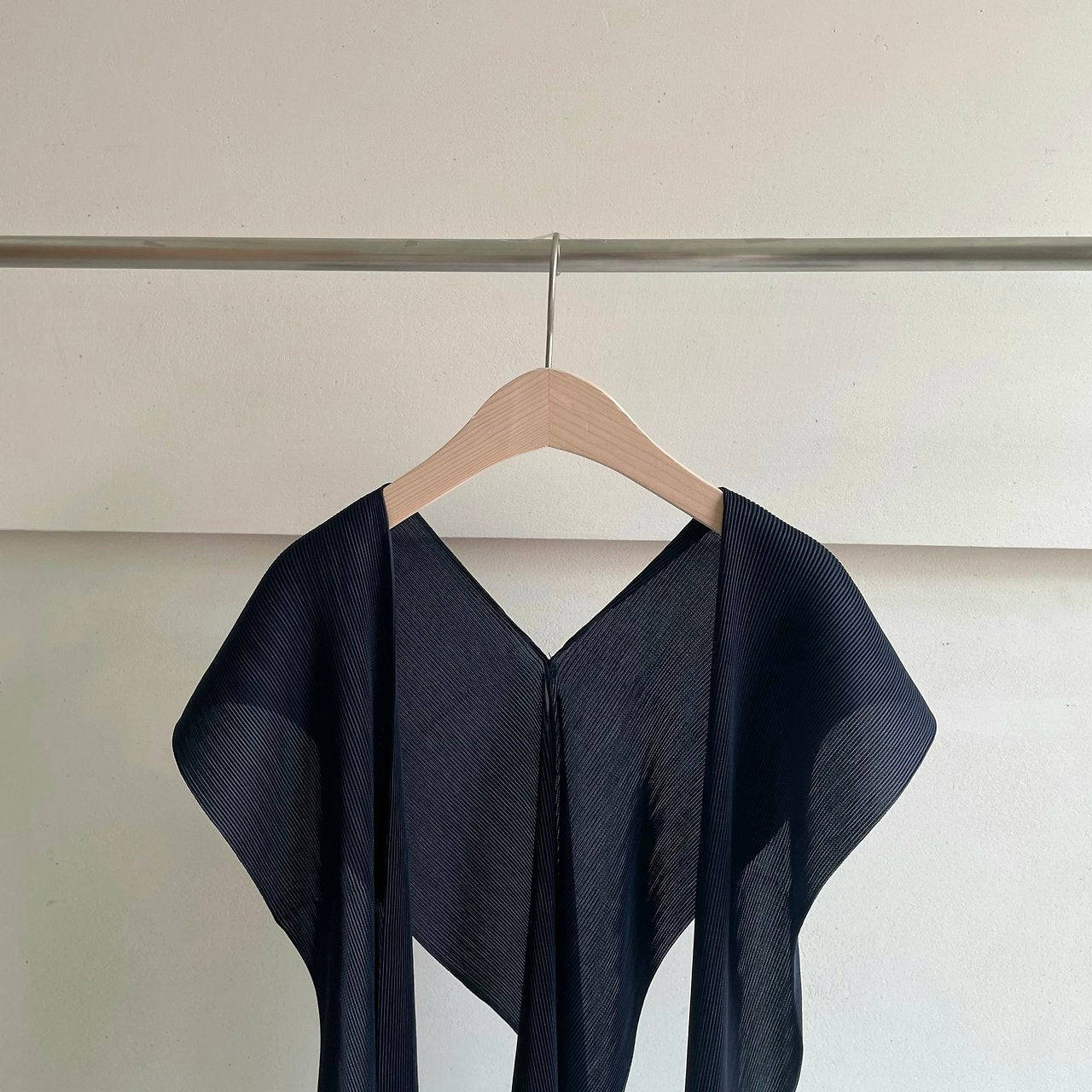 Shawl set pleats blouse