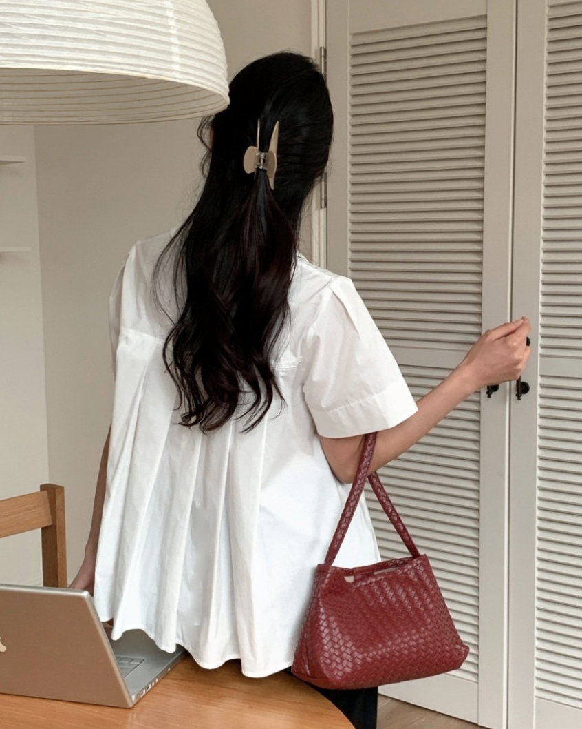 Back pleats shirt