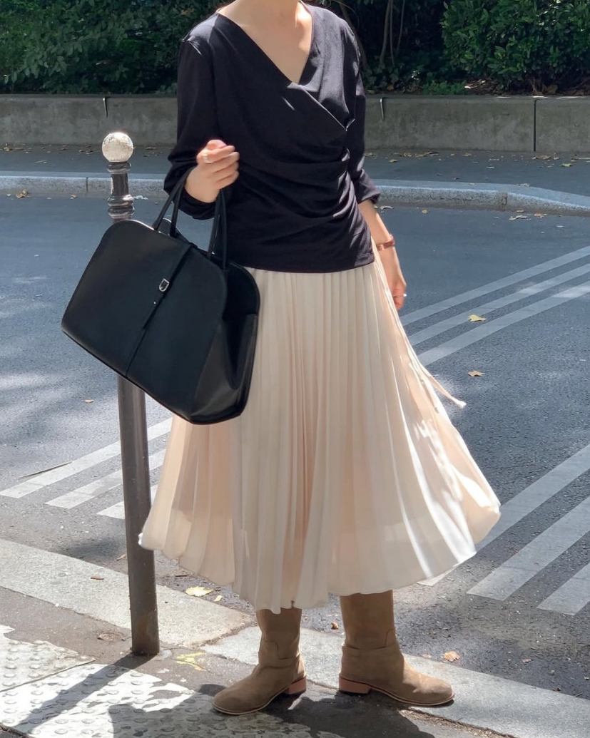 Accordion pleats skirt