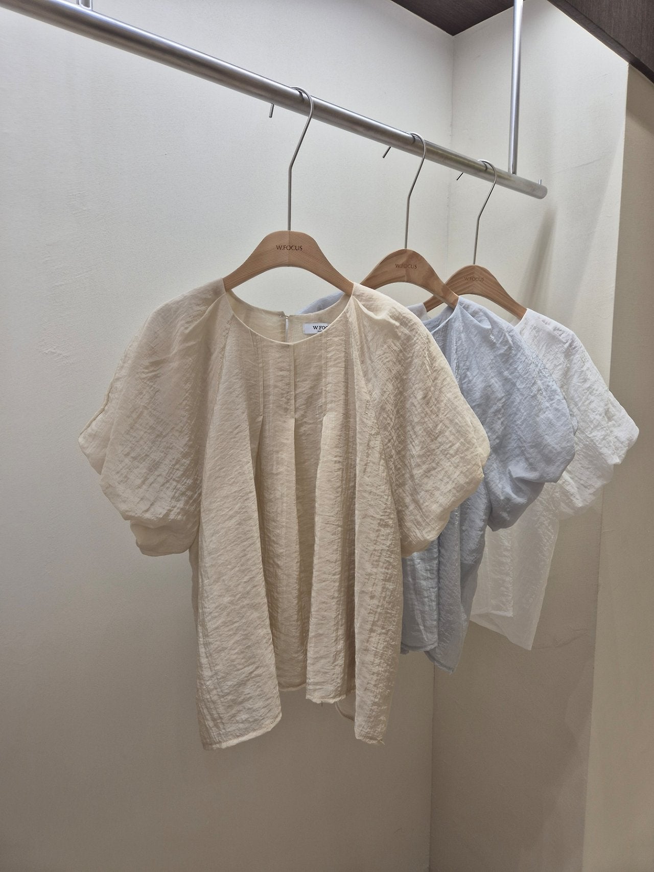 Flowing puff blouse