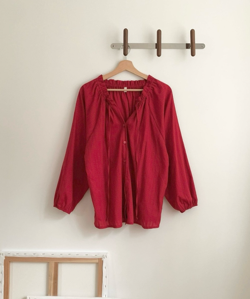 Ribbon tie shirring blouse