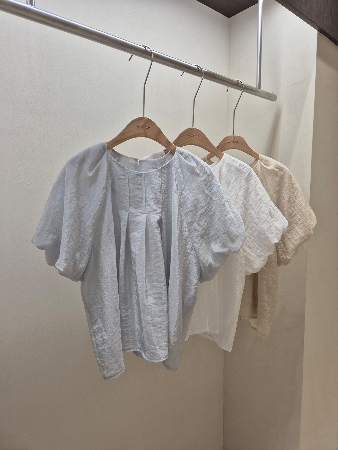 Flowing puff blouse