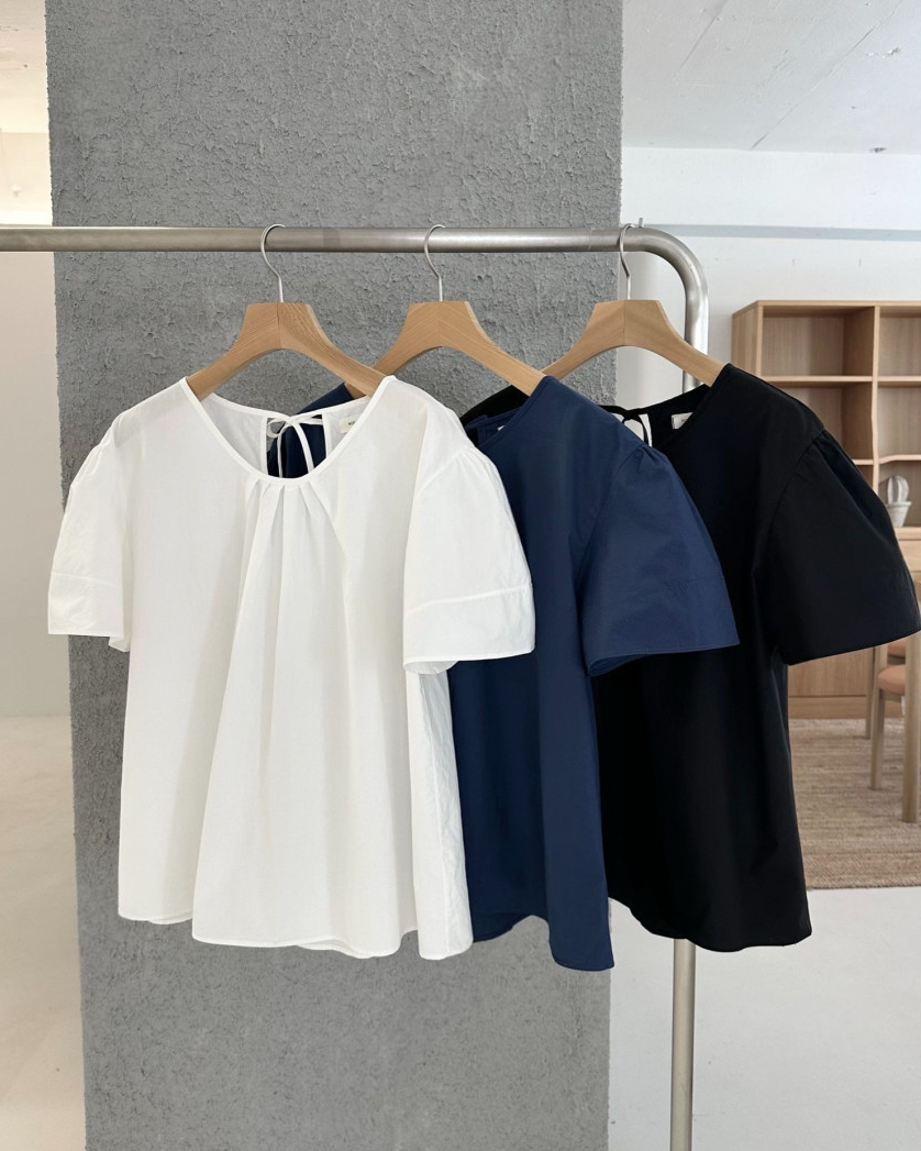 Puff sleeves blouse