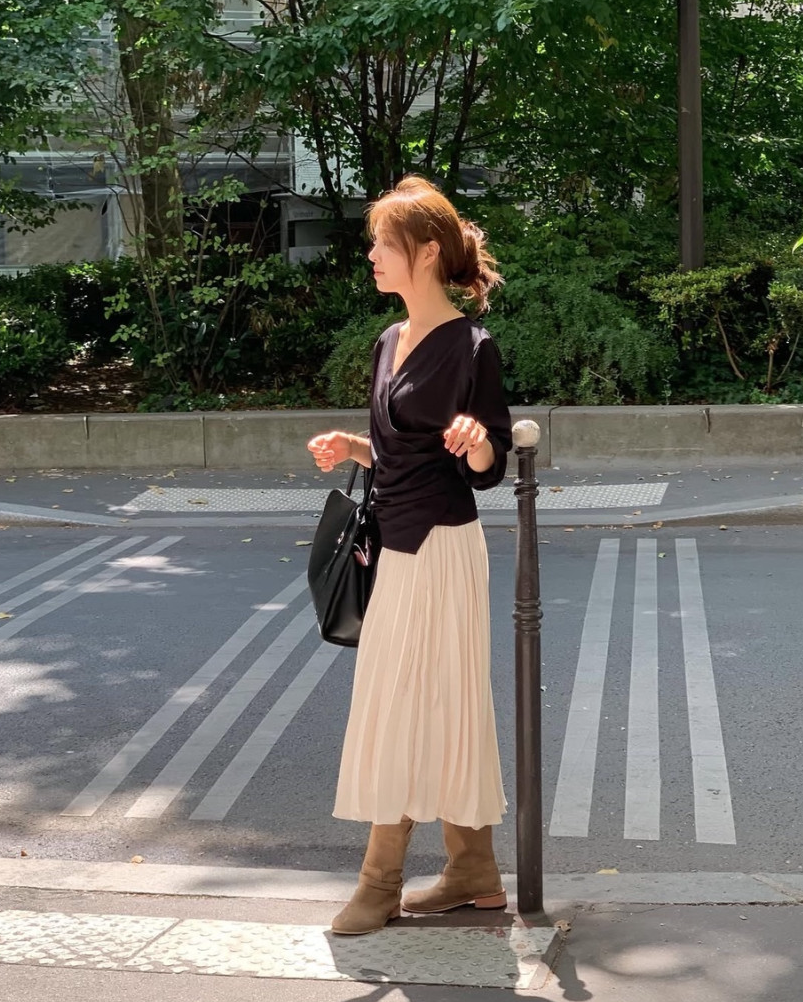 Accordion pleats skirt