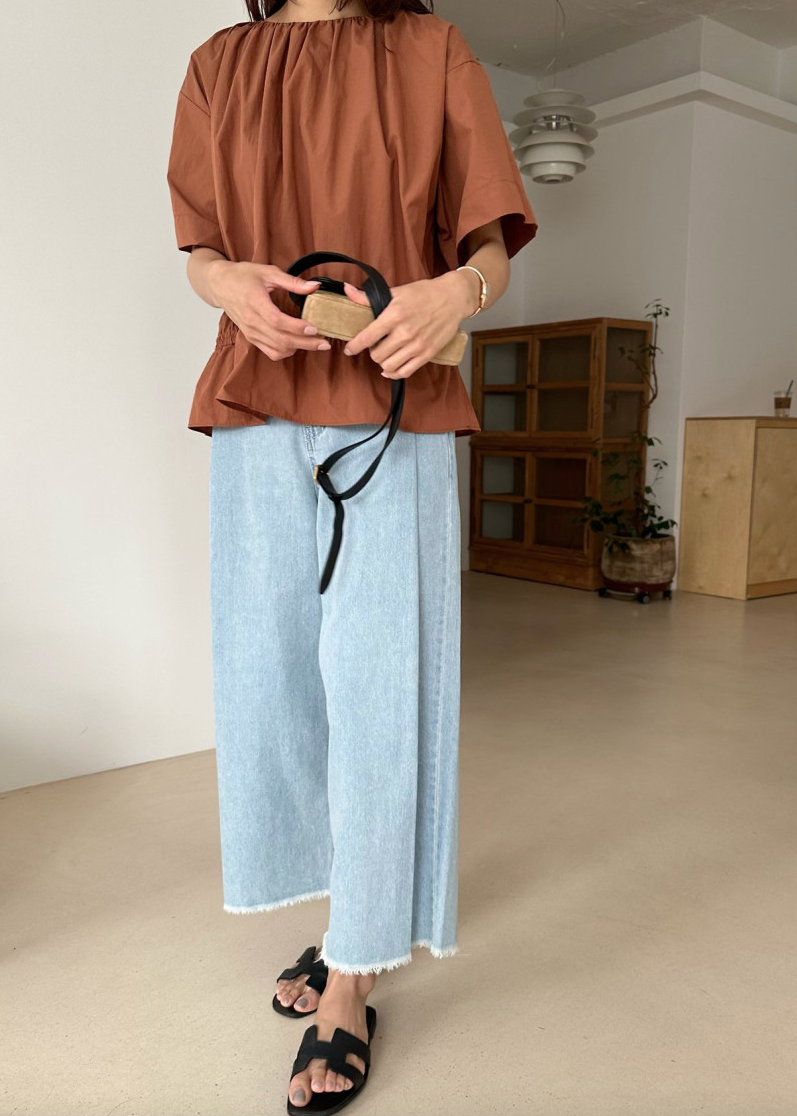 Shirring neckline blouse
