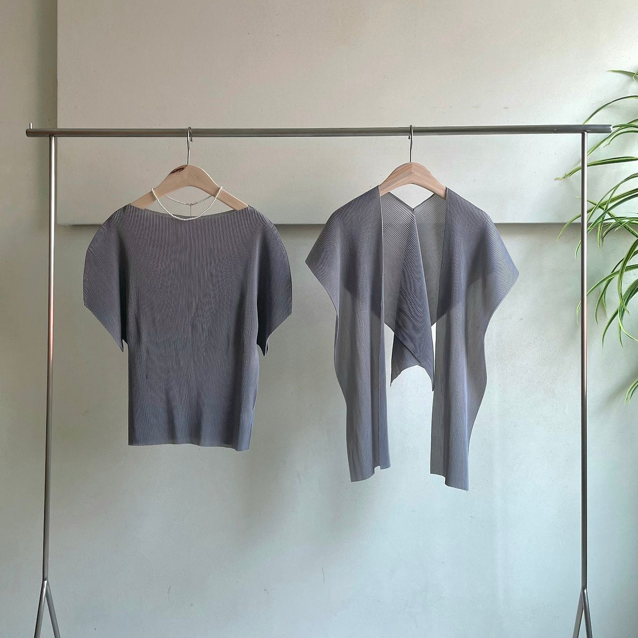 Shawl set pleats blouse