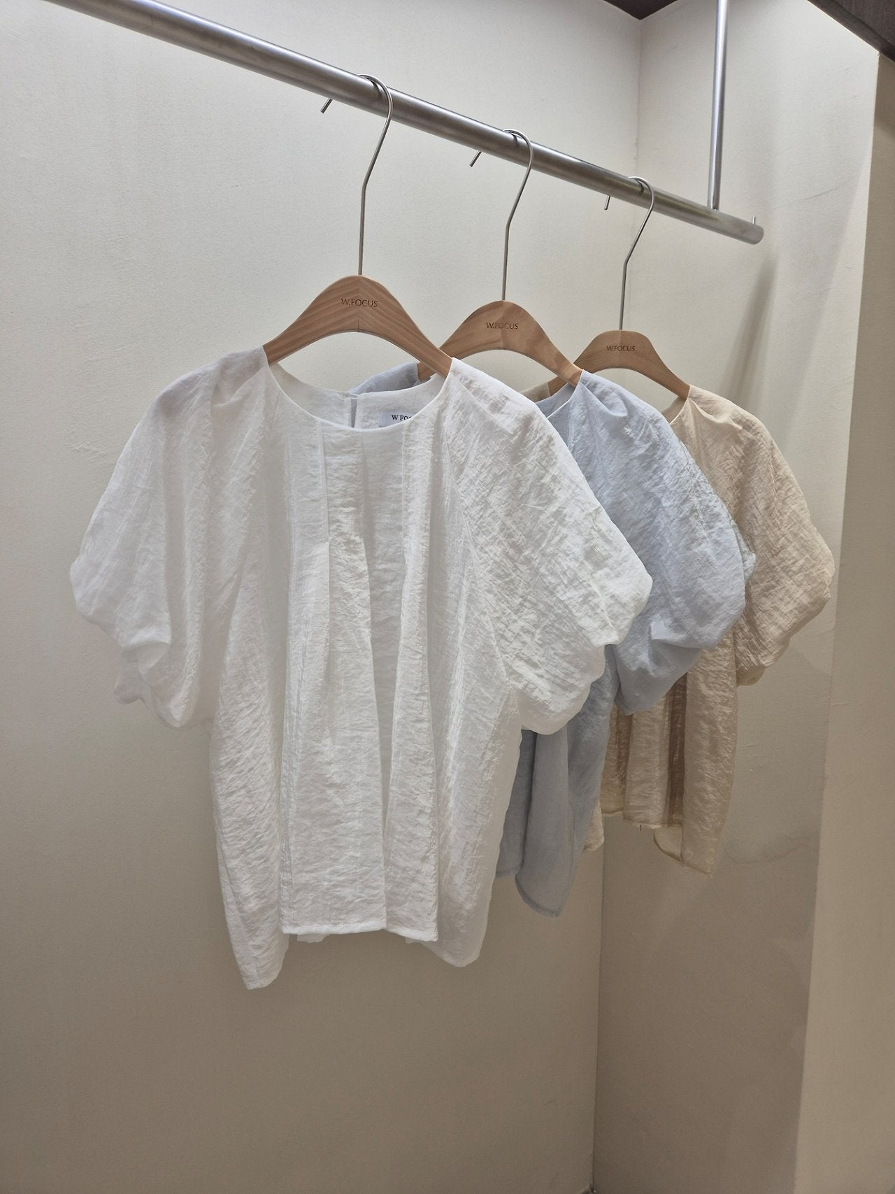 Flowing puff blouse