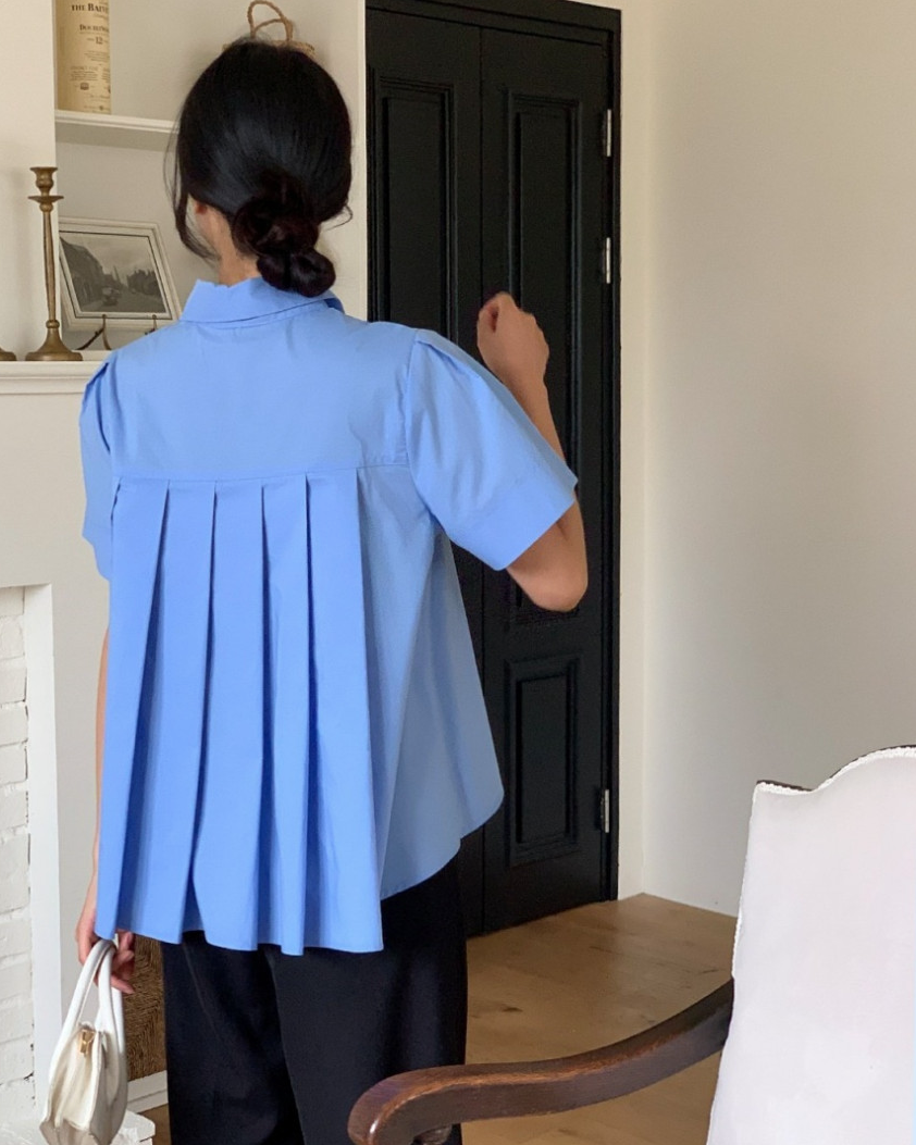 Back pleats shirt