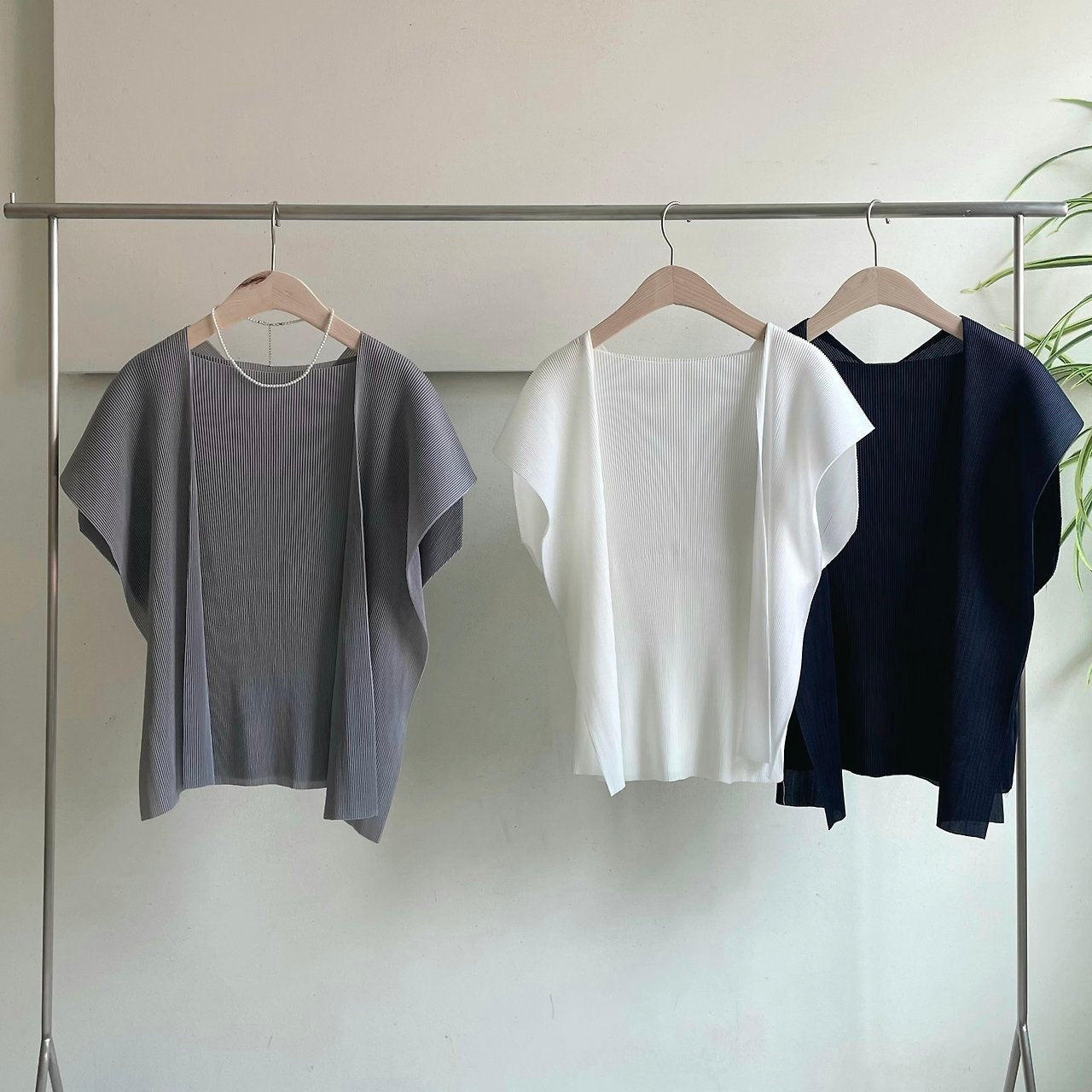 Shawl set pleats blouse