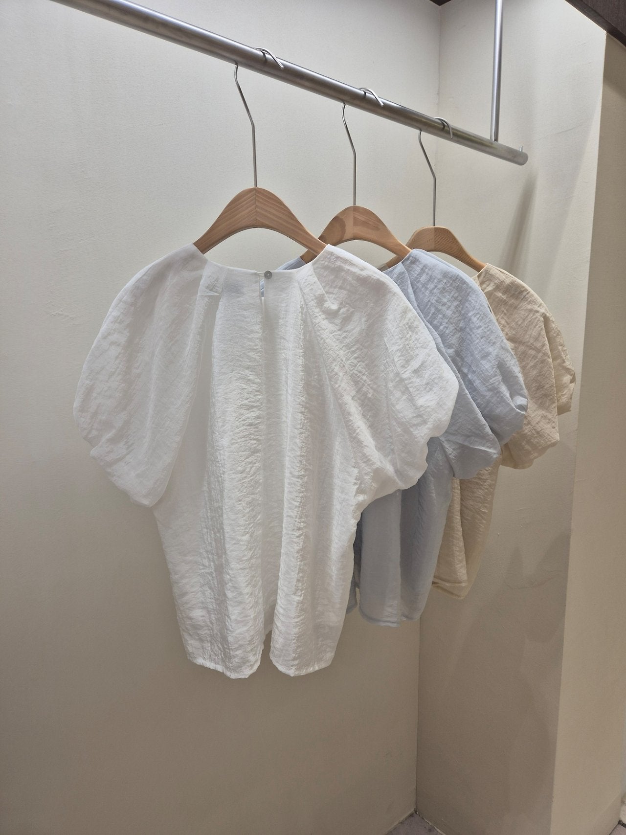 Flowing puff blouse