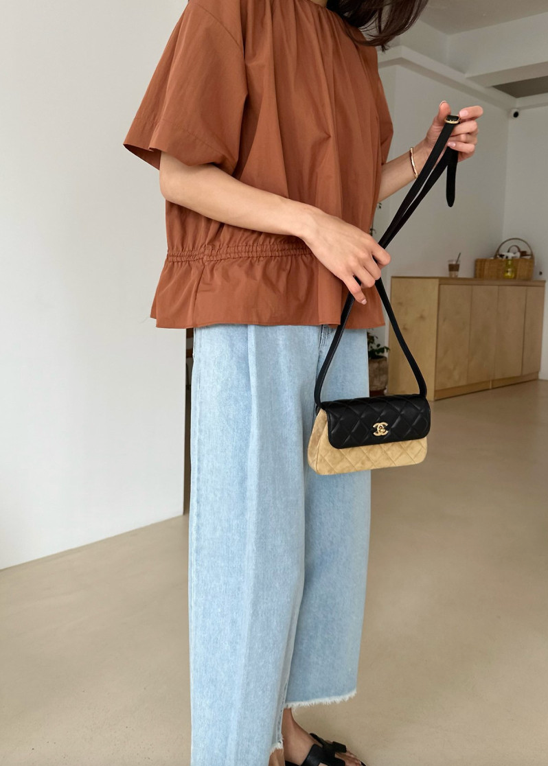 Shirring neckline blouse
