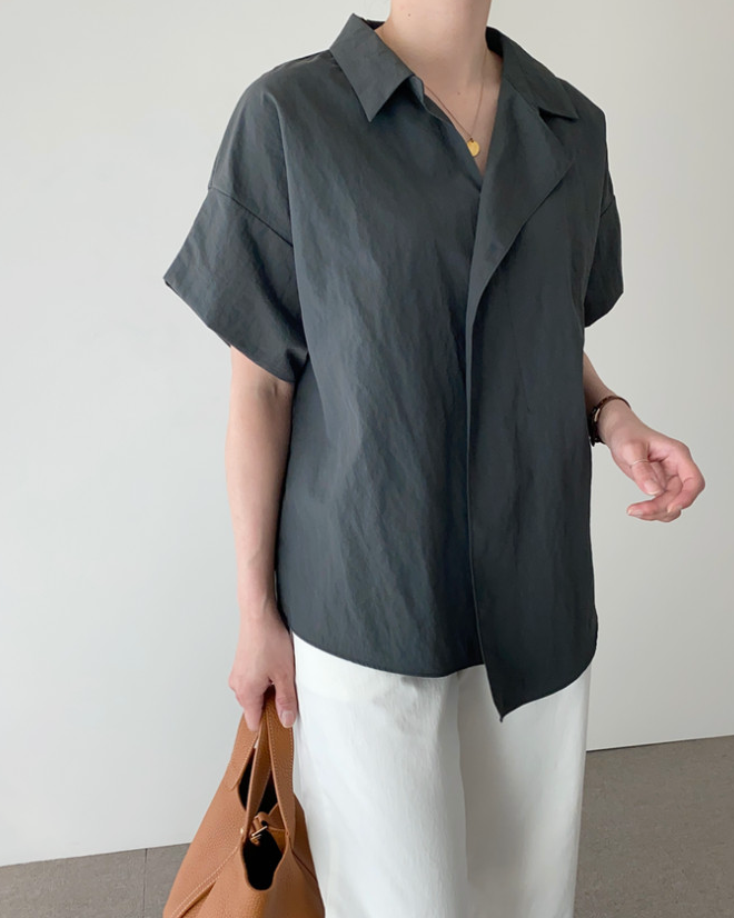 Nylon collar blouse
