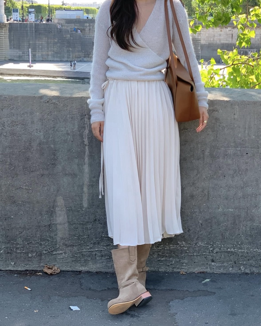 Accordion pleats skirt