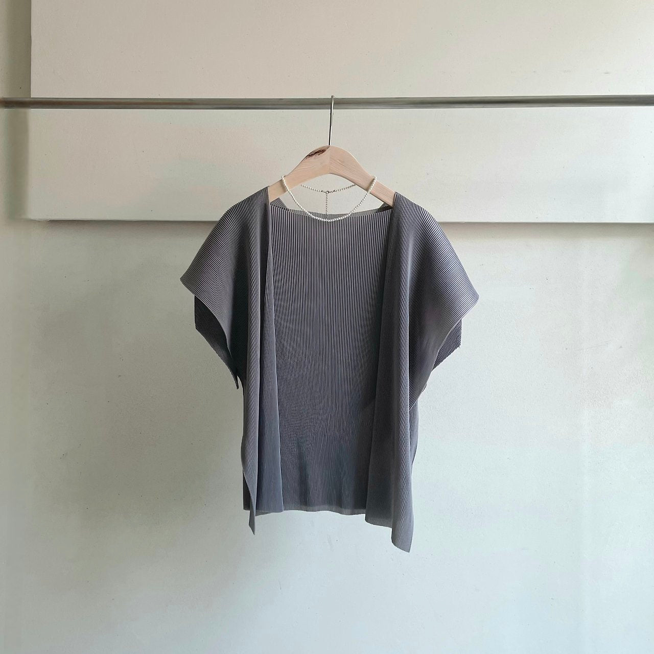Shawl set pleats blouse